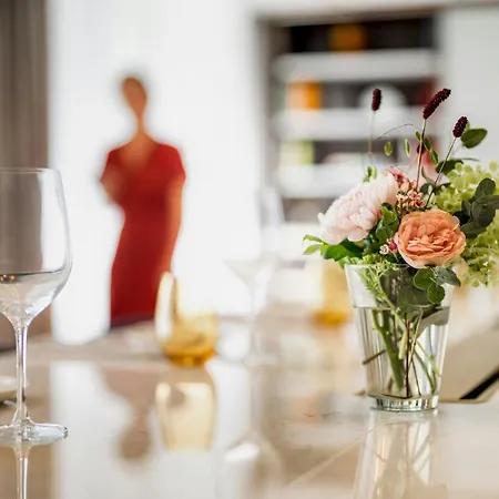 Neues Schloss Privat Zurich, Autograph Collection Zurigo