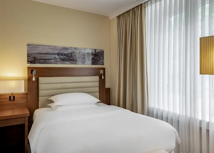 Neues Schloss Privat Zurich, Autograph Collection