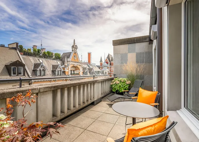 Neues Schloss Privat Zurich, Autograph Collection