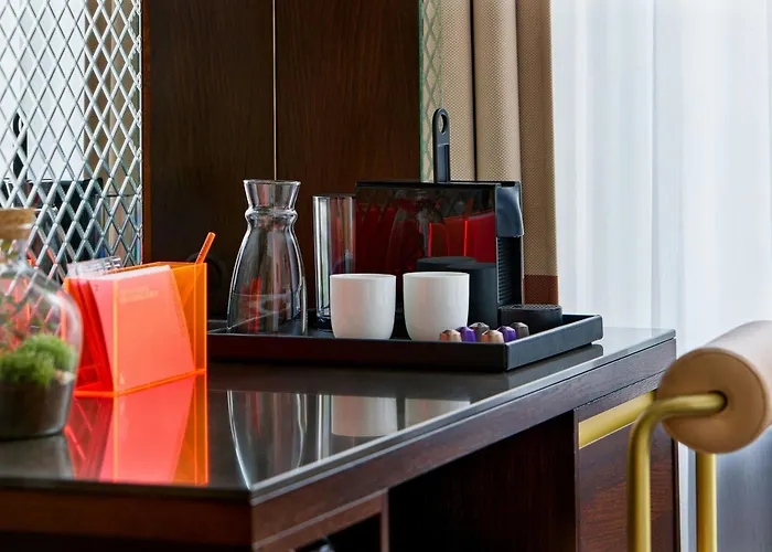 Neues Schloss Privat Zurich, Autograph Collection