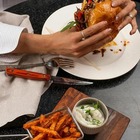 Hotel Neues Schloss Privat Zurich, Autograph Collection 5*