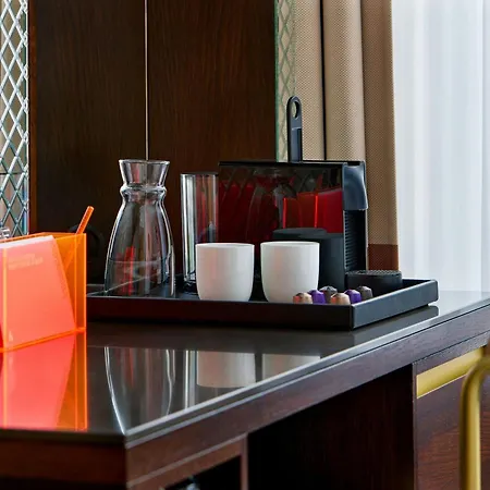 Neues Schloss Privat Zurich, Autograph Collection